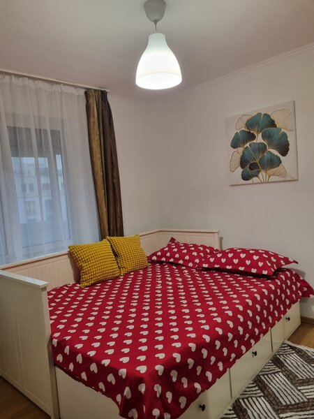 Piata Romana, proprietar inchiriez apartament renovat cu 2 camere