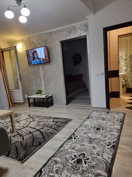 Piata Romana, proprietar inchiriez apartament renovat cu 2 camere